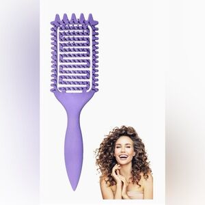 🆕NWT🆕 ✨VIRAL✨ 💜 Curl Defining Brush 💜BRAND NEW 🆕 vented hollow design 💜